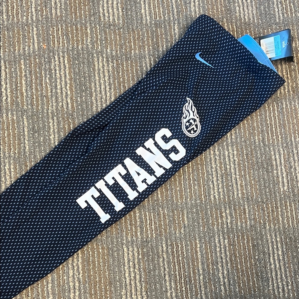 NWT licensed TN Titans leggings by Nike